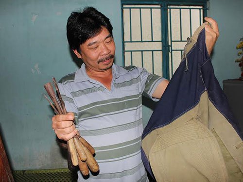 Ông phu trầm người đi điệu đi địu Nguyễn Duy Tân và túi đồ nghề hơn 20 năm tìm kiếm trầm kỳ