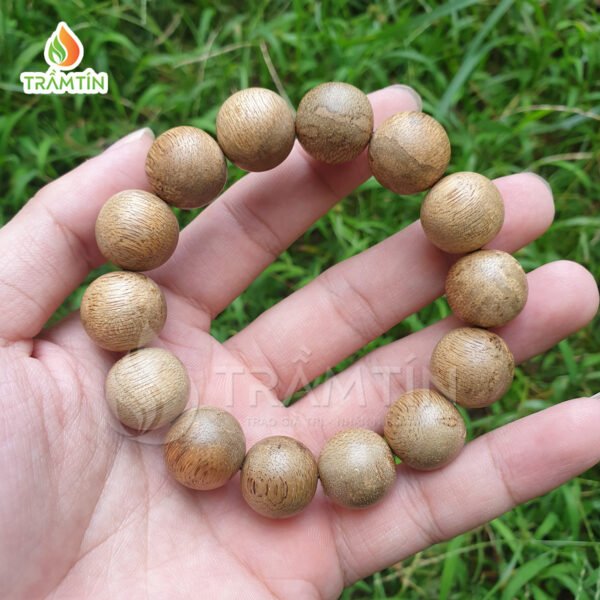 Vòng tay trầm hương tự nhiên tốc núi rừng Malaysia hạt tròn 16mm